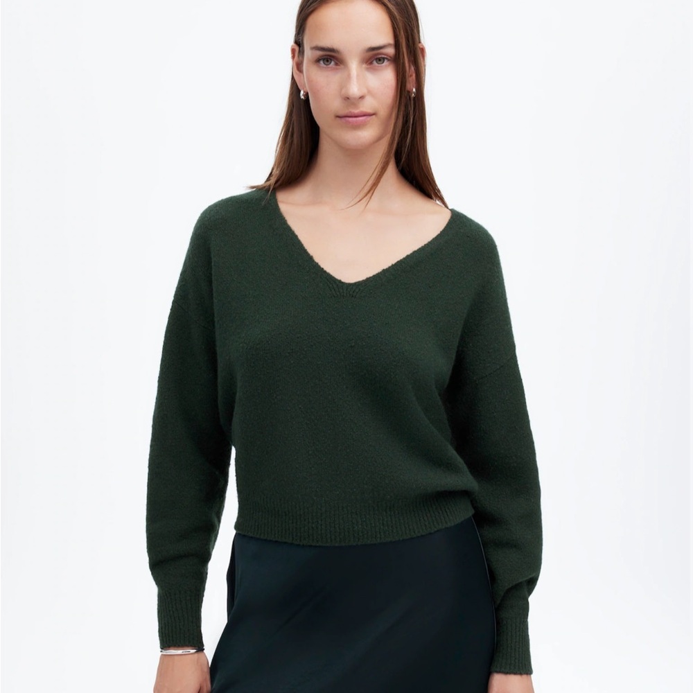 Madewell Wedged V-Neck Sweater in Luxury Forest